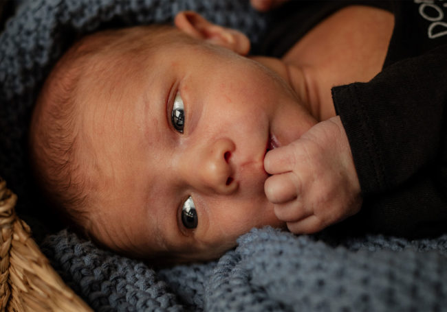Neugeborenenshooting | Babyboy | Homestory